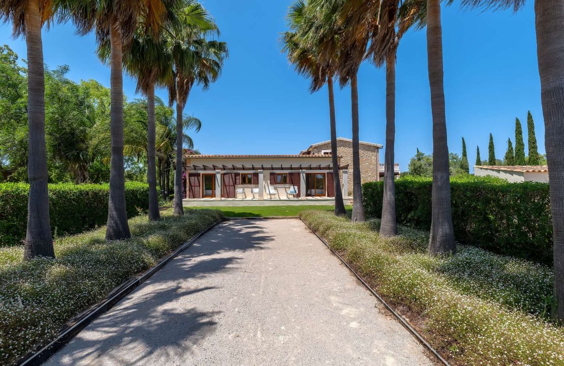 Stunning Finca Alcudia Mallorca with pool and landscaped gardens